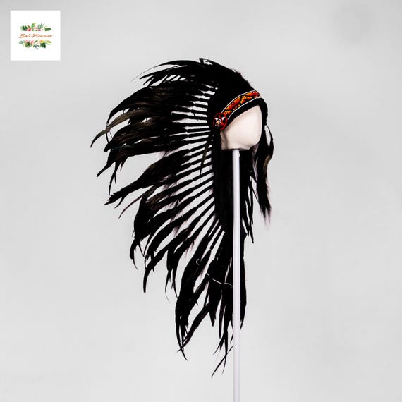 Black Feather Headdress festival hat Black man feather headdress hi-res stock photography and  main image 4