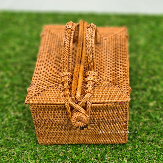 picnic straw bag