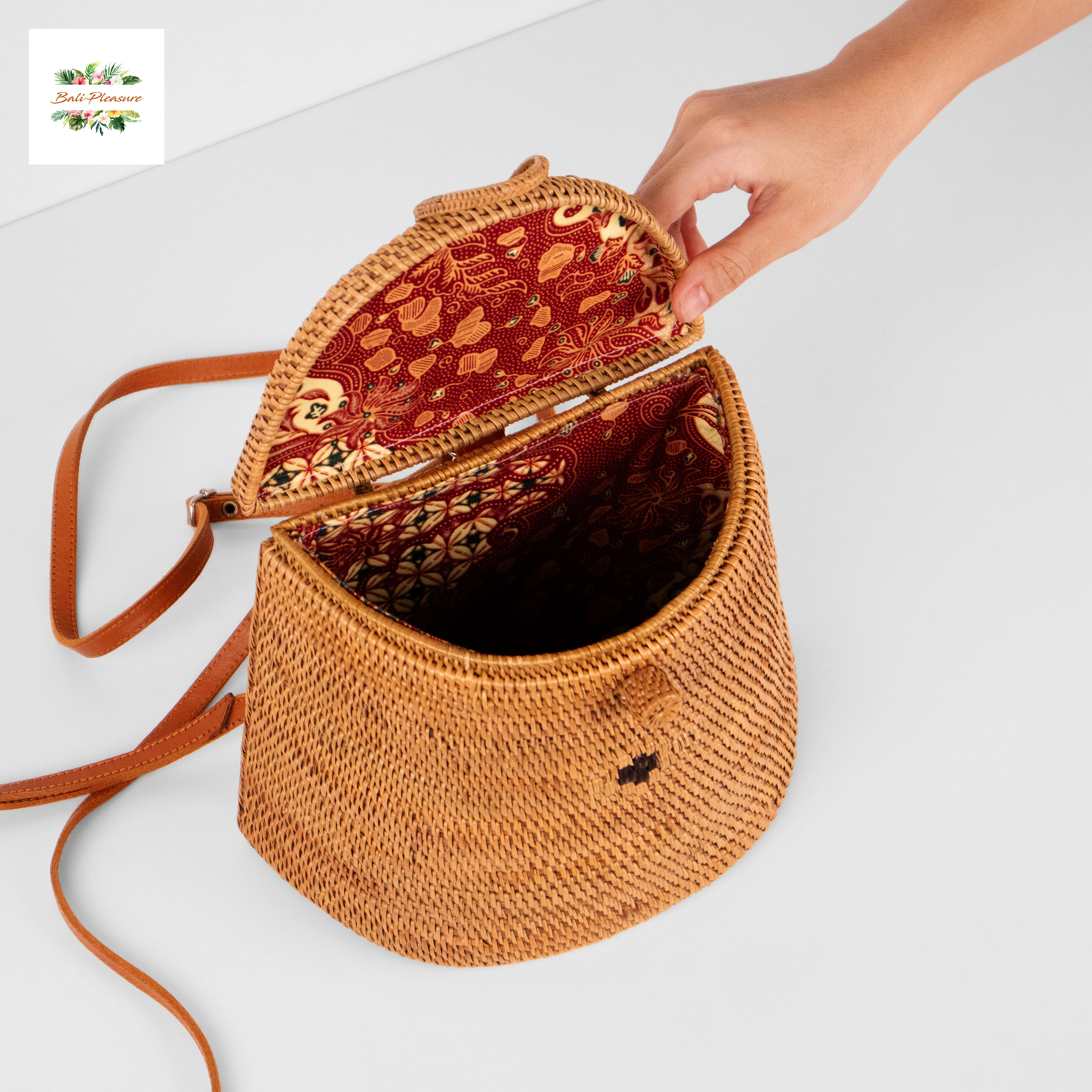Rattan Backpack - Bali Bag - Straw Bag - Handwoven Beach Bag  display picture 3