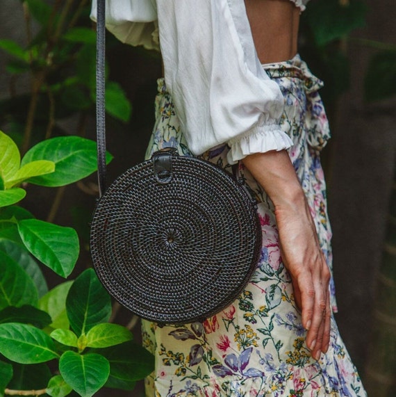 Black round straw bag deals