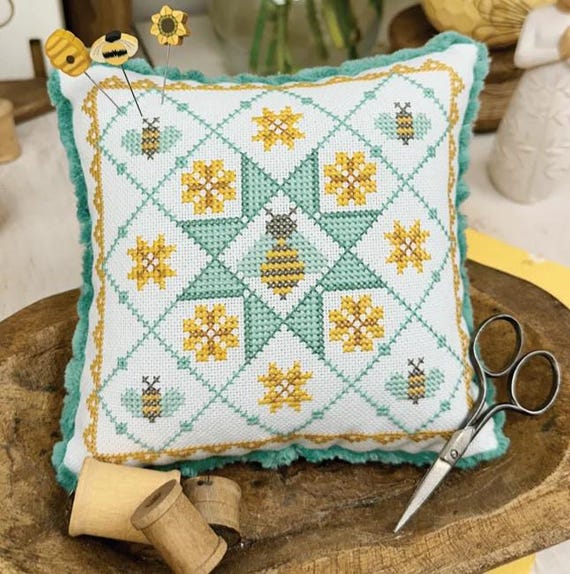 Primrose Cottage Stitches Counted Cross Stitch Chart ~ Honey Bee Quilt
