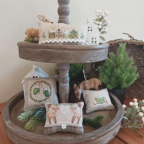 Winter set cuscinetti  Counted Cross Stitch Pattern by Serenita di Campagna - Printed pattern CV248