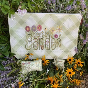 Shepherd&#39;s Bush Counted Cross Stitch Pattern ~ Garden Bag ~