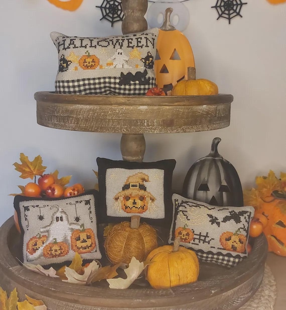 Halloween set cuscinetti  Counted Cross Stitch Pattern by Serenita di Campagna - Printed pattern CV240