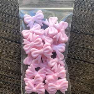 x 24pcs Light Pink Bow beads 30mm x 23mm