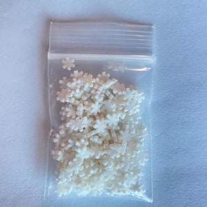 109# Clay Snowflake Slices 5g