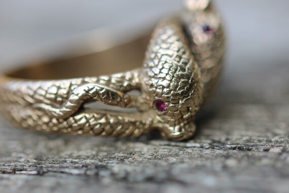 Vintage 9ct gold snake ring with two snakes entwined,… - Gem