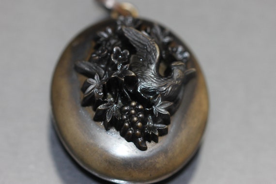 Victorian vulcanite mourning locket - image 4