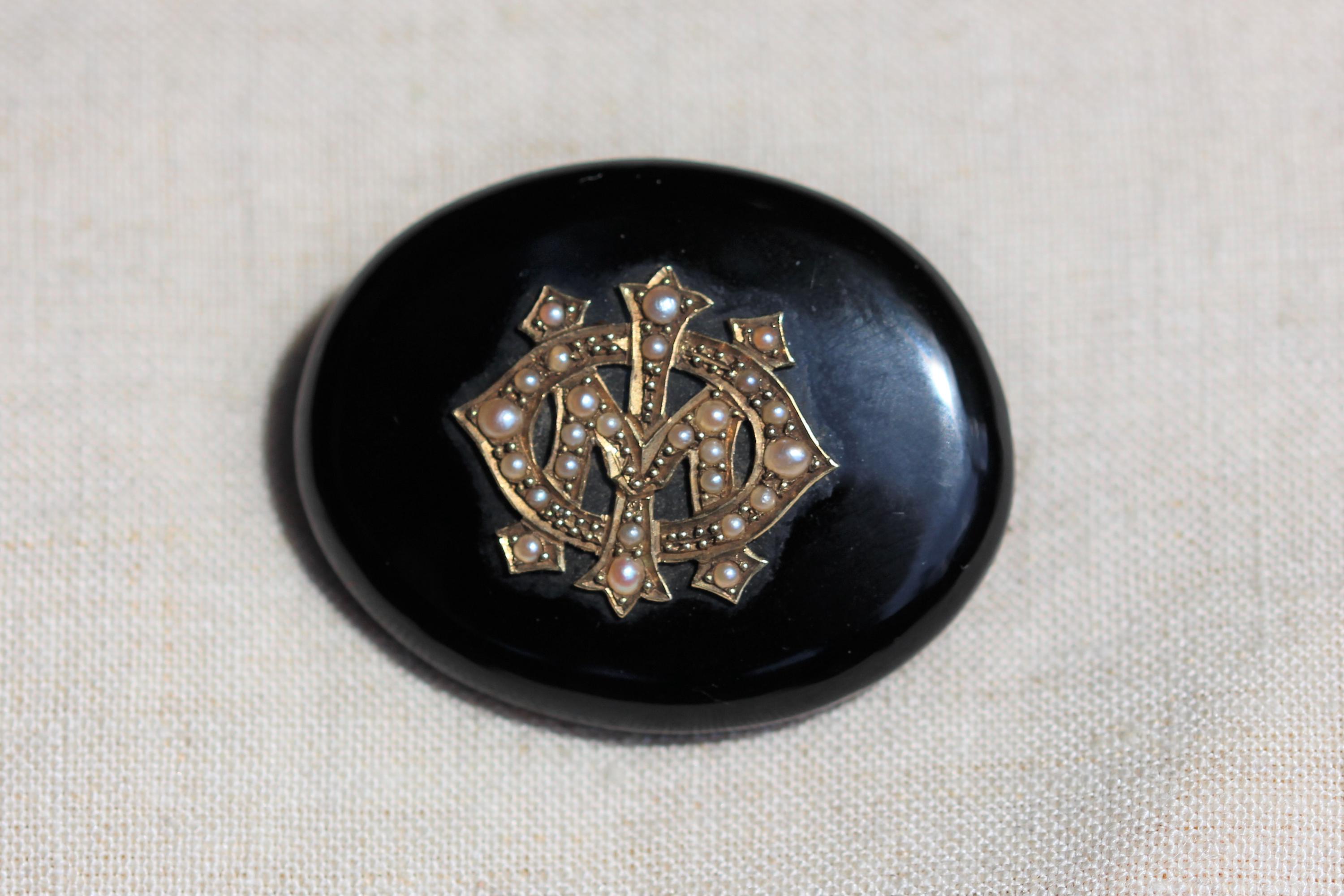 Blackmoor brooch - Etsy 日本