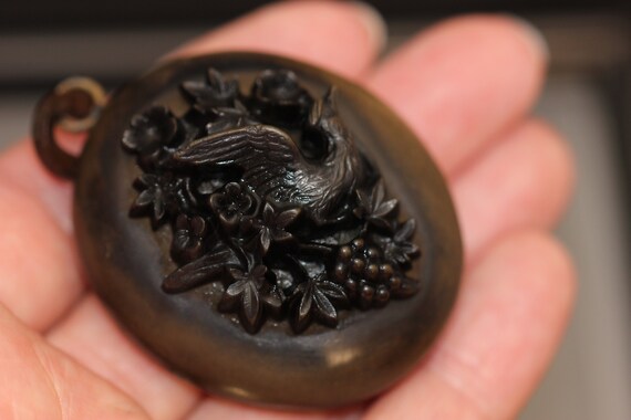 Victorian vulcanite mourning locket - image 3