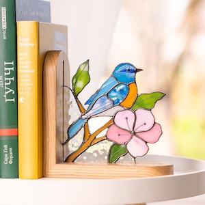 Panel de vitral con pájaro azul, regalo para abuelos, adorno de pájaro azul, regalo para amantes de los libros, pájaros de vitral, decoración para estanterías de libros