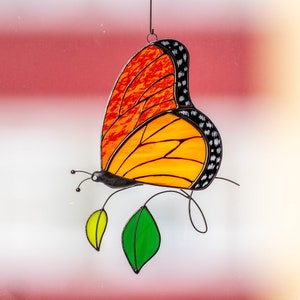 Colgante de vitral con forma de mariposa monarca, regalo para nuera, producto hecho a mano, regalo de mariposa con forma de mariposa, regalo para abuela.
