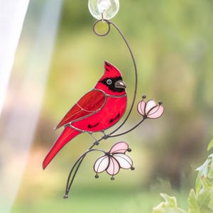 Kardinal Glasmalerei-Fensterbehänge Handgefertigtes Produkt Vogelfutterhaus Kardinal Verzierung Glasvögel Suncatcher Naturliebhaber Geschenk