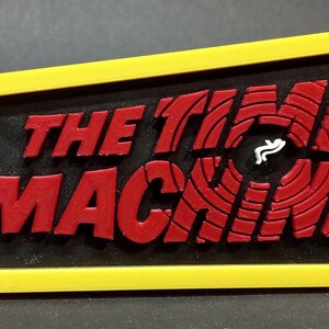 Letrero del stand de la maqueta de la máquina del tiempo