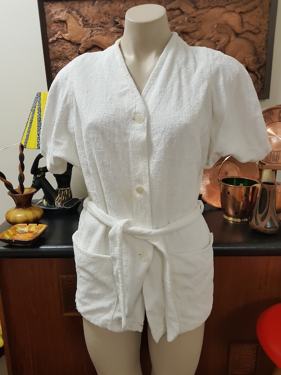 White toweling 1960s beach swimming coverup top with pockets and tie belt