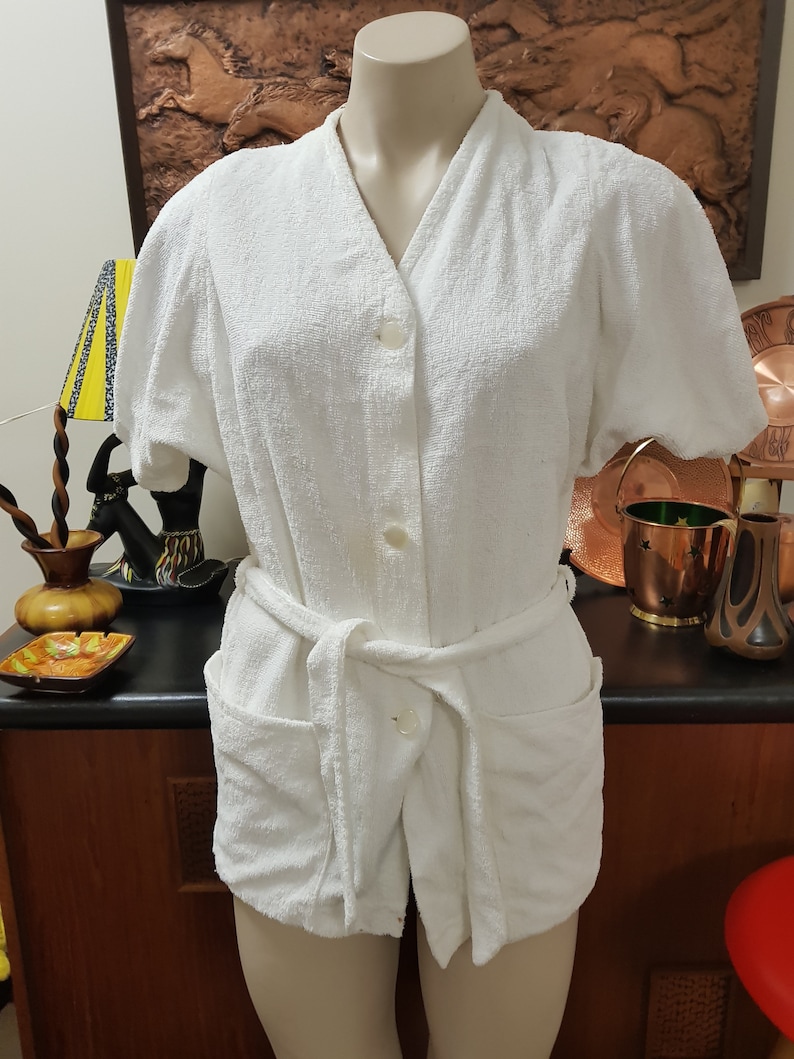 White toweling 1960s beach swimming coverup top with pockets and tie belt
