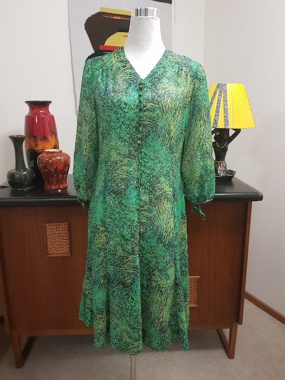 Sheer green floral 1970s poly chiffon dress bracelet sleeves small bust 93cm