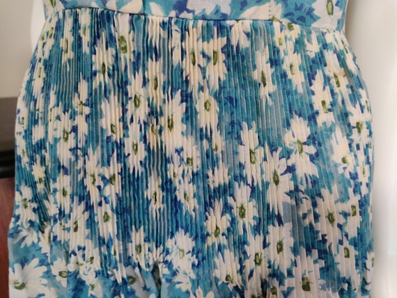 Dauphine poly cotton blue and white daisy print d… - image 3