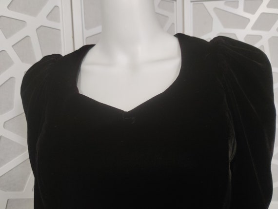 1950s Green and Black Sharksin Dress with Black Velvet Trim