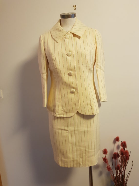 Smart 1960s suit butter cream with brown yellow p… - image 1