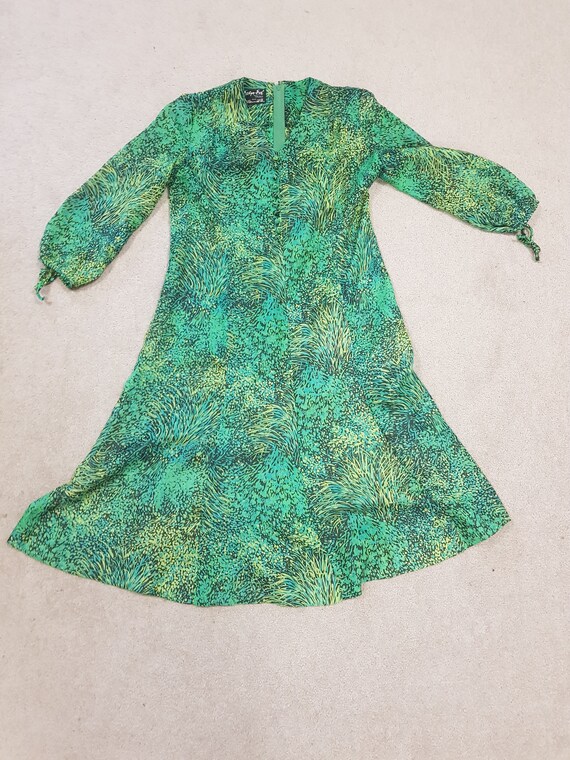 Sheer green floral 1970s poly chiffon dress bracelet sleeves small bust 93cm