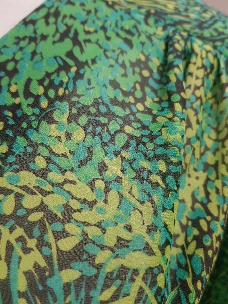 Sheer green floral 1970s poly chiffon dress bracelet sleeves small bust 93cm