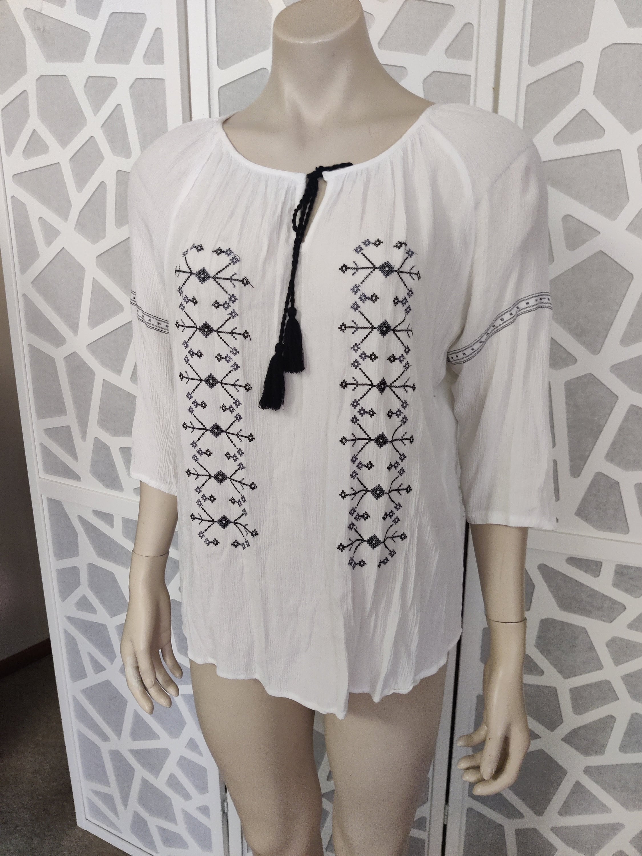 chelsea and theodore embroidered peasant blouse