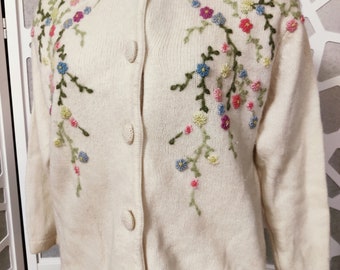made in Japan cream 1960s lambswool embroidery cardigan small medium bust 40inch 102cm