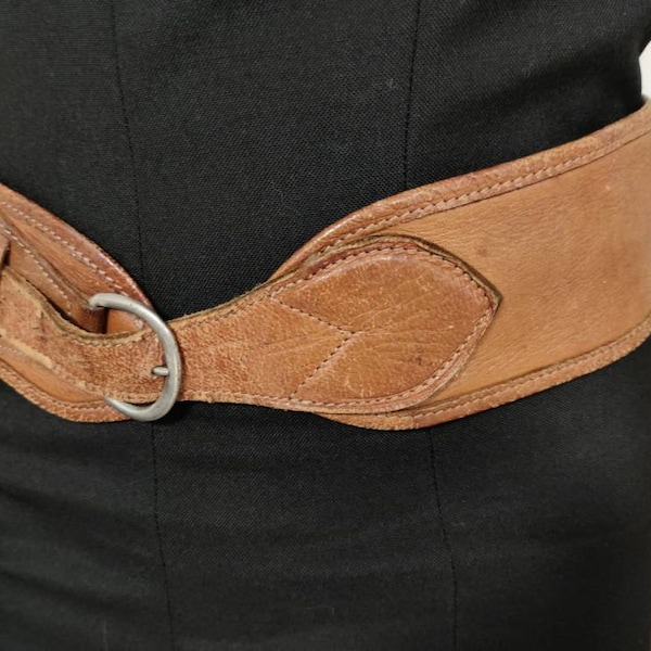 Brown leather outdoorsy belt hunting maybe loops rustic tan with buckle 32to36inch waist