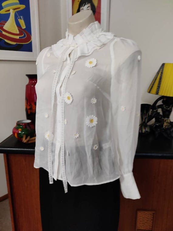 Romantic style sheer white blouse daisy applique r