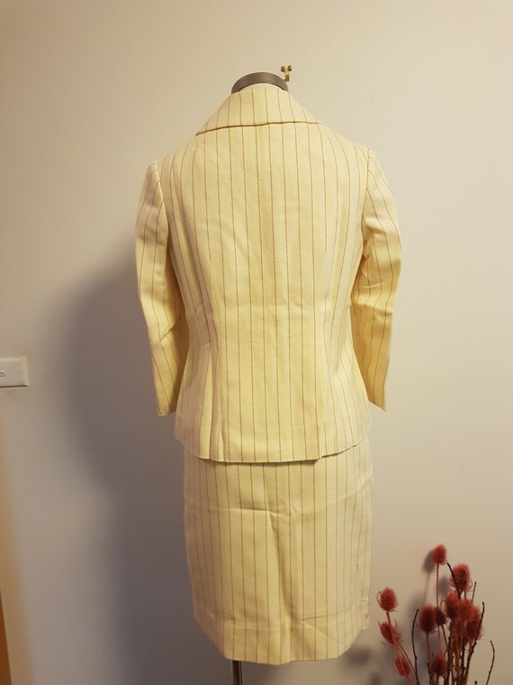 Smart 1960s suit butter cream with brown yellow p… - image 6