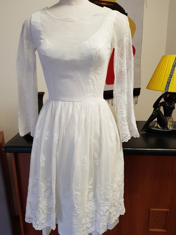 White embroidered cotton overskirt and cotton lin