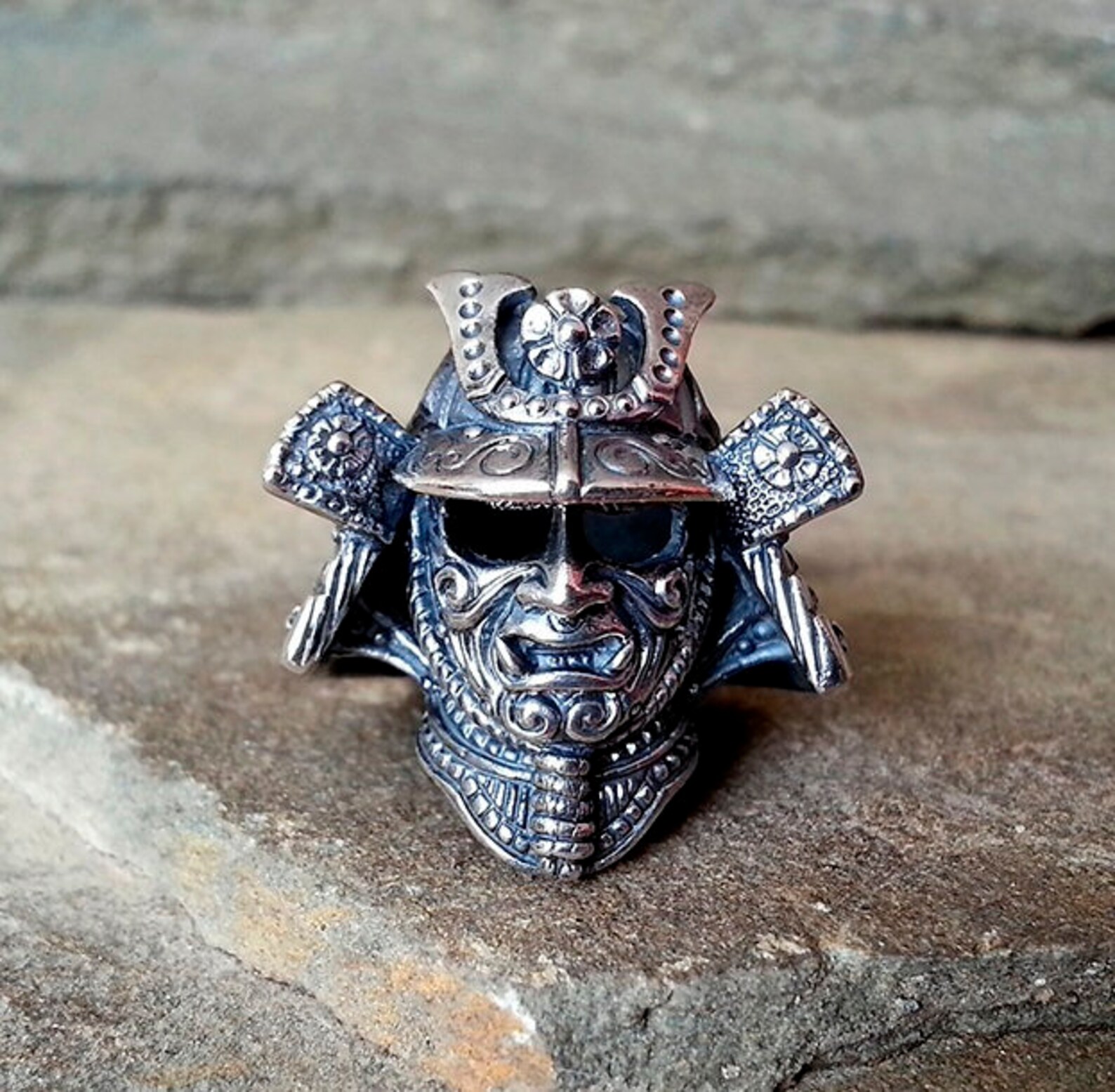 Samurai Helmet Bead Knife Lanyard Bead Paracord Bead Statuette | Etsy