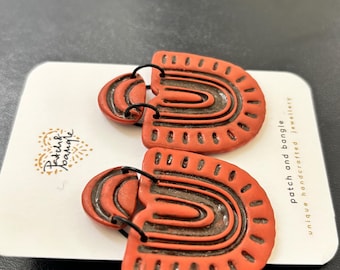 Pendientes grandes con efecto terracota y arcilla negra - Arcilla polimérica hecha a mano - Joyería única inspirada en la cerámica - Diseño artesanal impactante