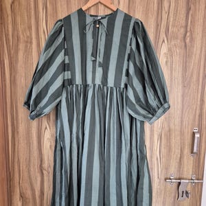 Robe midi, Minirobe, Col plongeant avec cordon de serrage, Robe imprimée à rayures, Robe longue, Robe d&#39;été, Robe à imprimé block 1JAI0027