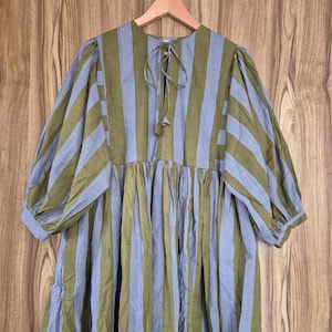 Robe midi, Minirobe, Col profond avec cordon de serrage, Robe imprimée à rayures, Robe longue, Robe d&#39;été, Robe à imprimé block 1JAI0026