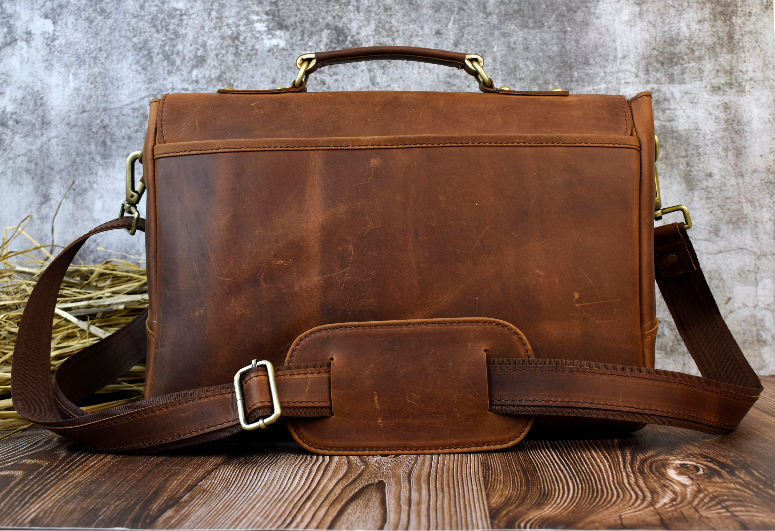 Vintage-inspired Brown Leather Crossbody Bag With Padded 