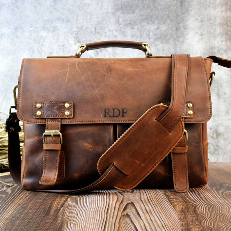 Vintage-Inspired Brown Leather Crossbody Bag with Padded Laptop Compartment Distressed & Durable image 7