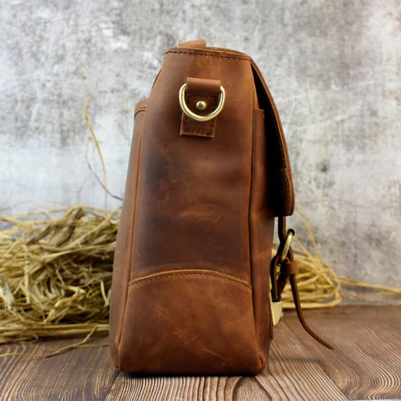 Vintage-Inspired Brown Leather Crossbody Bag with Padded Laptop Compartment Distressed & Durable image 3