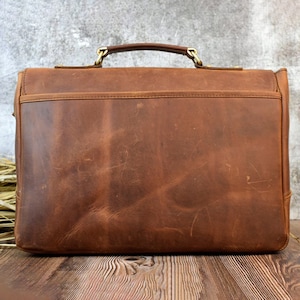 Vintage-Inspired Brown Leather Crossbody Bag with Padded Laptop Compartment Distressed & Durable image 6