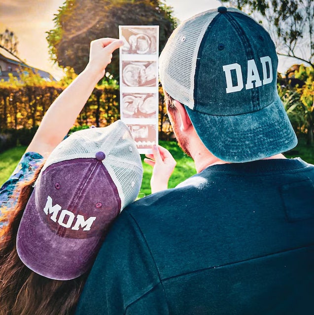 Cappelli Mamma E Papà In Cotone Ricamato 3D – Set Da 2 Berretti Baseball Regolabili Con Scritta 'Mom' E 'Dad', Ideale Per Regali Di Coppia Ai Genitori