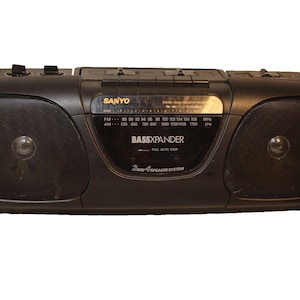 Vintage Sanyo Modell M-7055 MIni Boombox AM/UKW Kassettenrekorder