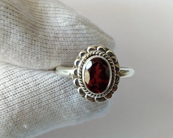 Anello in argento sterling fatto a mano con granato – Anello boho in stile antico con granato, pietra portafortuna di gennaio, gioiello vintage in argento 925 con gemma, regalo per lei