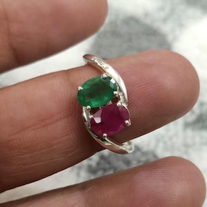 Ring i sterlingsilver med smaragd och rubin i oval form | Cocktailring i 925 silver med grönröd ädelsten | Handgjorda statement-smycken, present till henne
