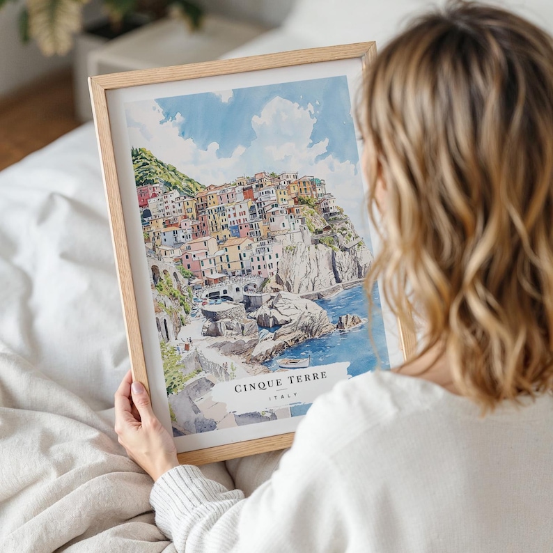 Lámina artística en acuarela de Manarola Cinque Terre - Arte mural de Italia - Regalo de viaje a Italia - Regalo de mudanza - Regalo para un nuevo hogar - Regalo de inauguración de casa imagen 5