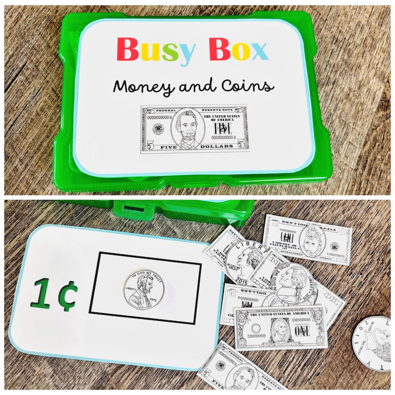 Puede incluir: Una "Busy Box" verde y blanca para dinero y monedas. La caja contiene dinero de juguete, incluidos billetes de cinco y un d&oacute;lar, y un centavo. El texto "Money and Coins" se muestra en la caja.
