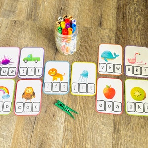 Alphabet Beginning Sounds Clip Cards: Preschool Phonics Game (ABC Cards A-Z)