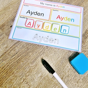 Pu&ograve; includere: Un foglio di lavoro stampabile per imparare a scrivere il nome Ayden. Il foglio di lavoro ha sezioni per leggere, costruire, scrivere e tracciare il nome. Il nome &egrave; scritto con tessere di lettere colorate. Il foglio di lavoro &egrave; su una superficie di legno con un pennarello nero e una gomma blu.