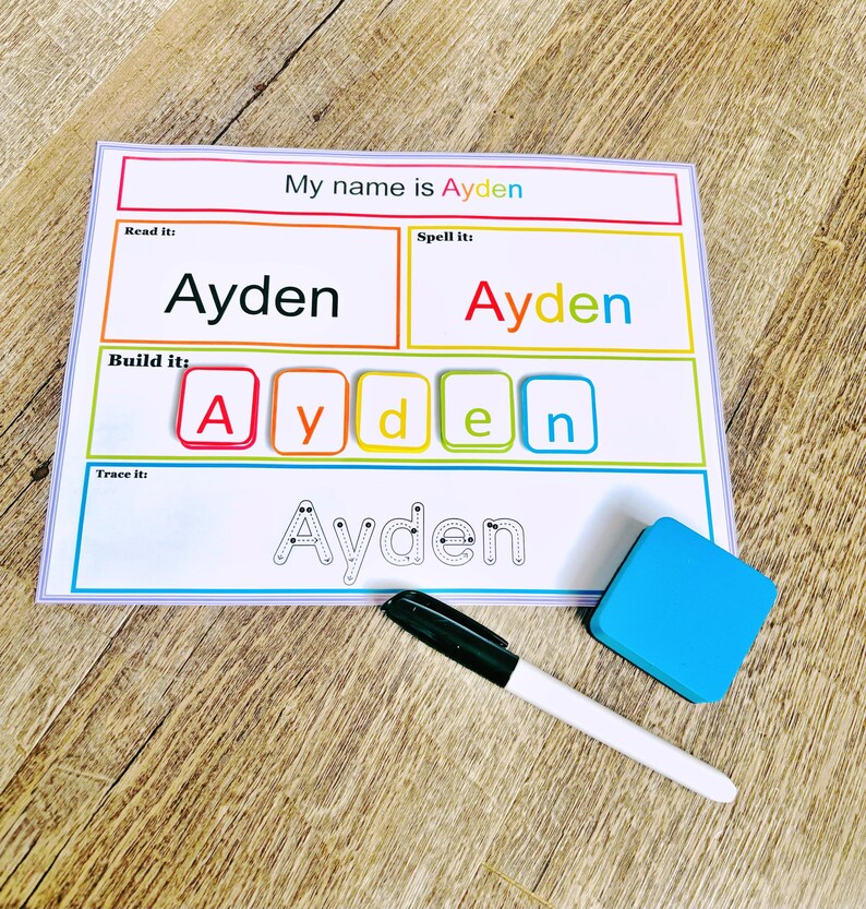 Pu&ograve; includere: Un foglio di lavoro stampabile per imparare a scrivere il nome Ayden. Il foglio di lavoro include sezioni per leggere, scrivere, costruire e tracciare il nome. Il nome &egrave; scritto con tessere di lettere colorate.