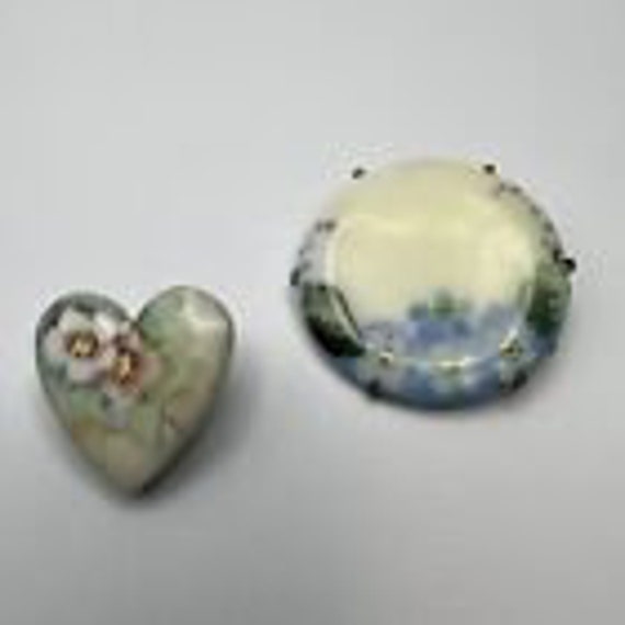 Victorian painted floral ceramic pins - heart and… - image 2